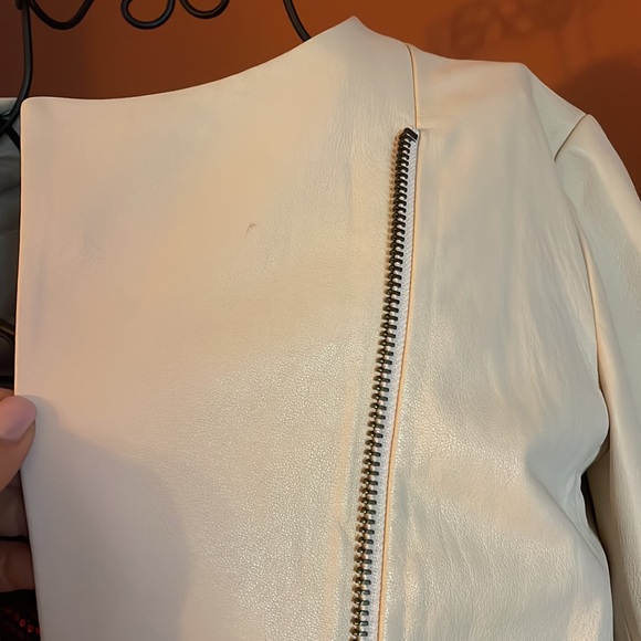 Vince XS- petite 100% Leather Jacket  Asymmetrical Zip - Picture 2 of 7